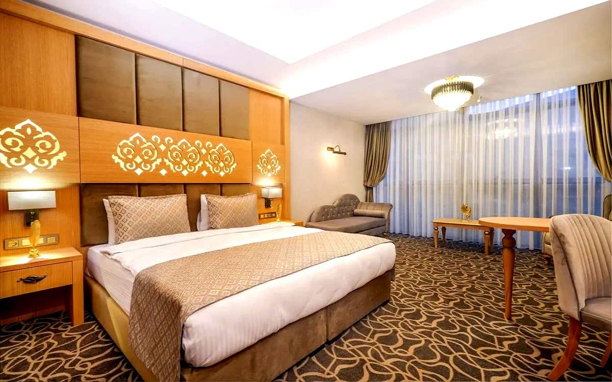 Deluxe Suite