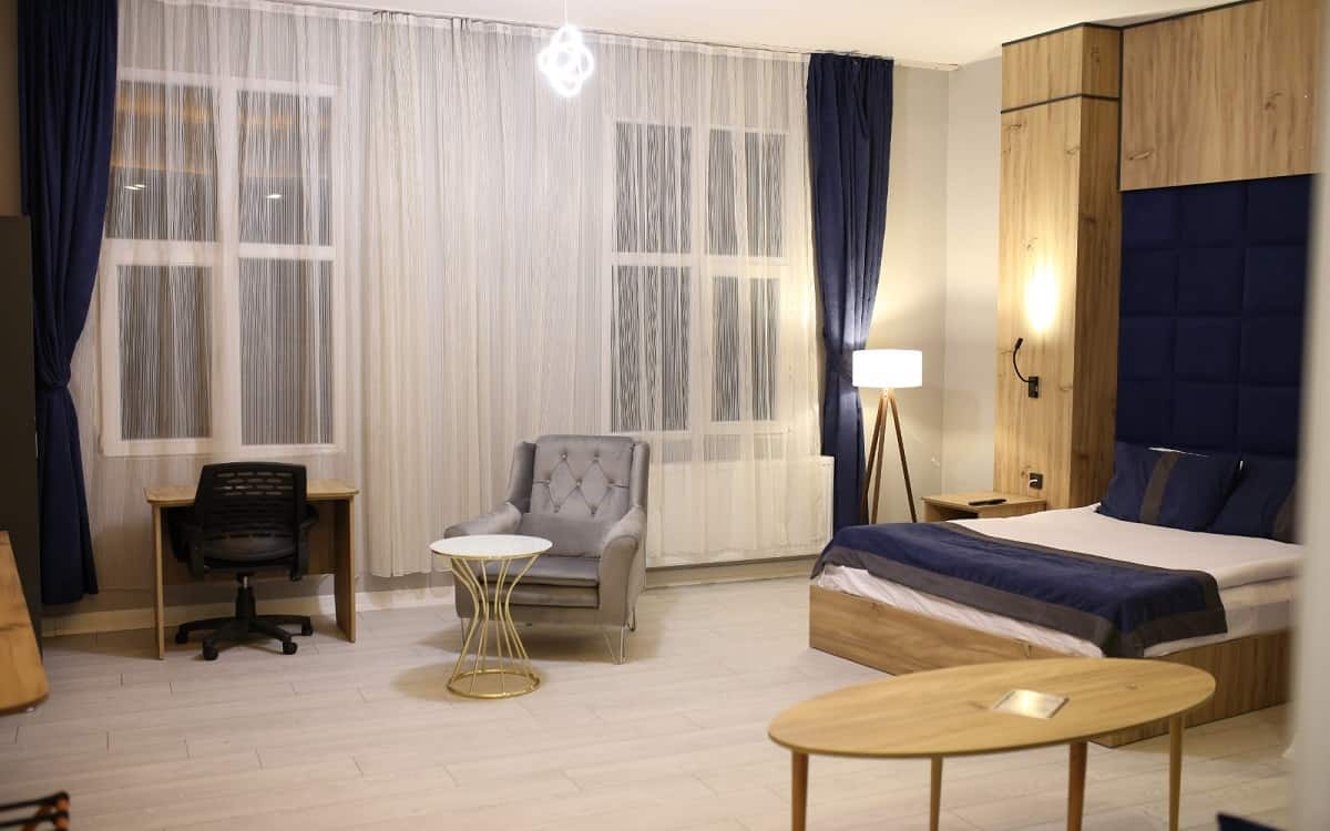 Zimmer ohne Balkon, Stadtblick