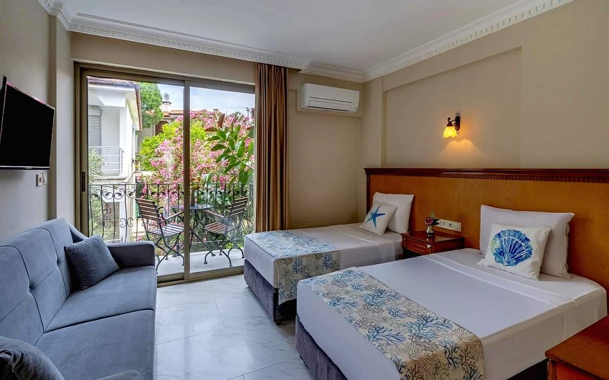 Room, Garden View