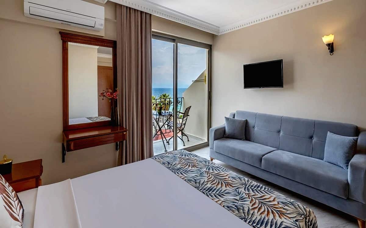 Room, Sea View