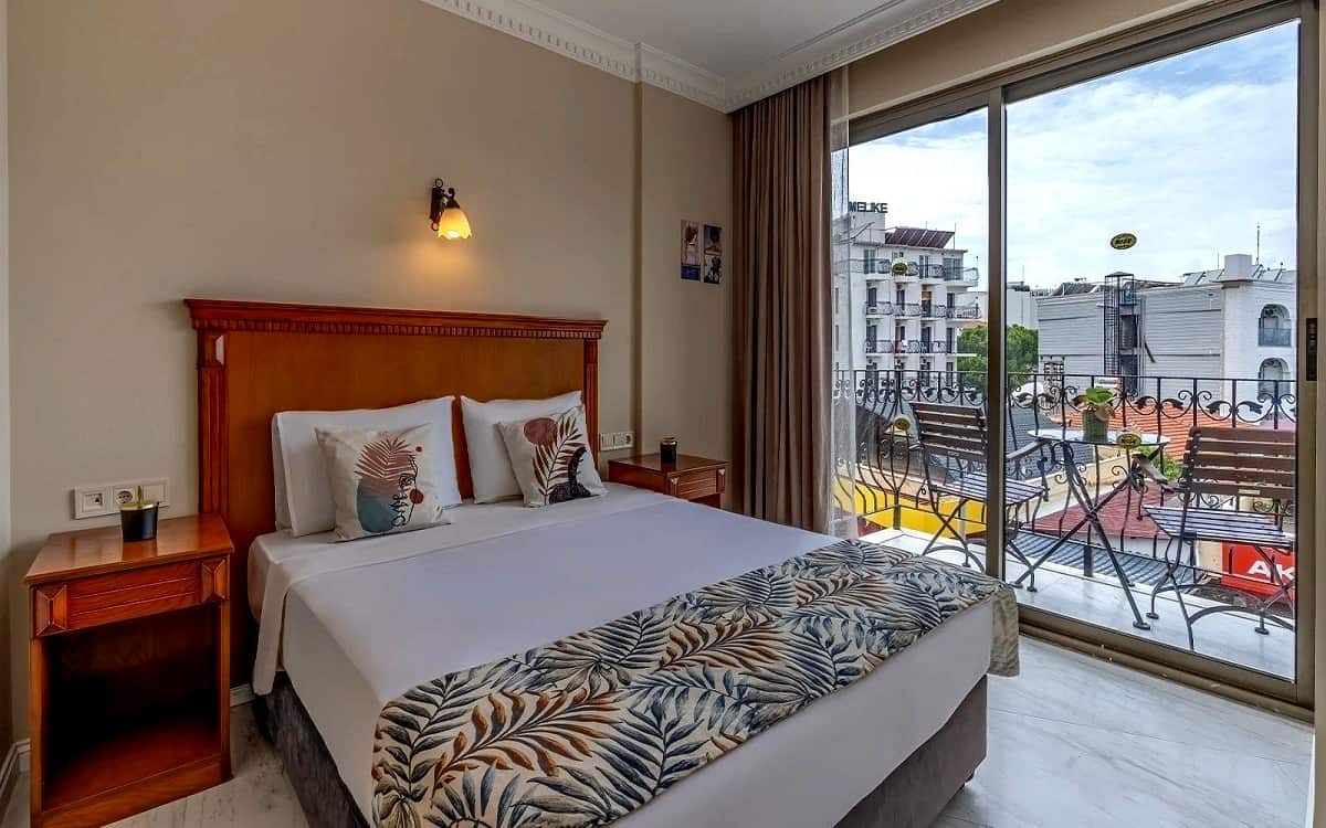 Room, Sea View