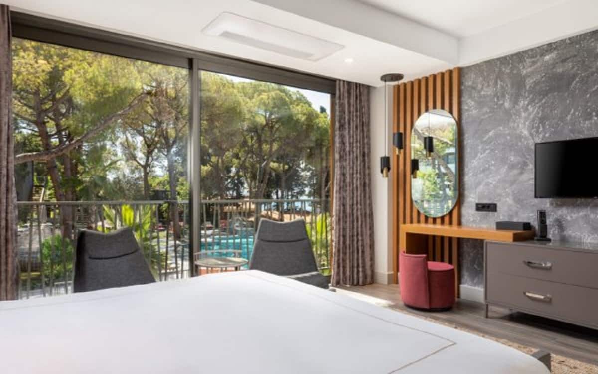 Deluxe French Balcony Room, Garden View