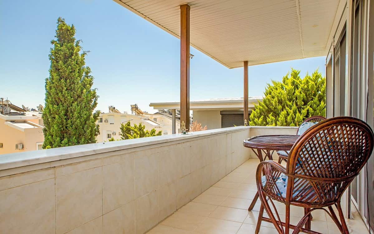 Zimmer mit Balkon