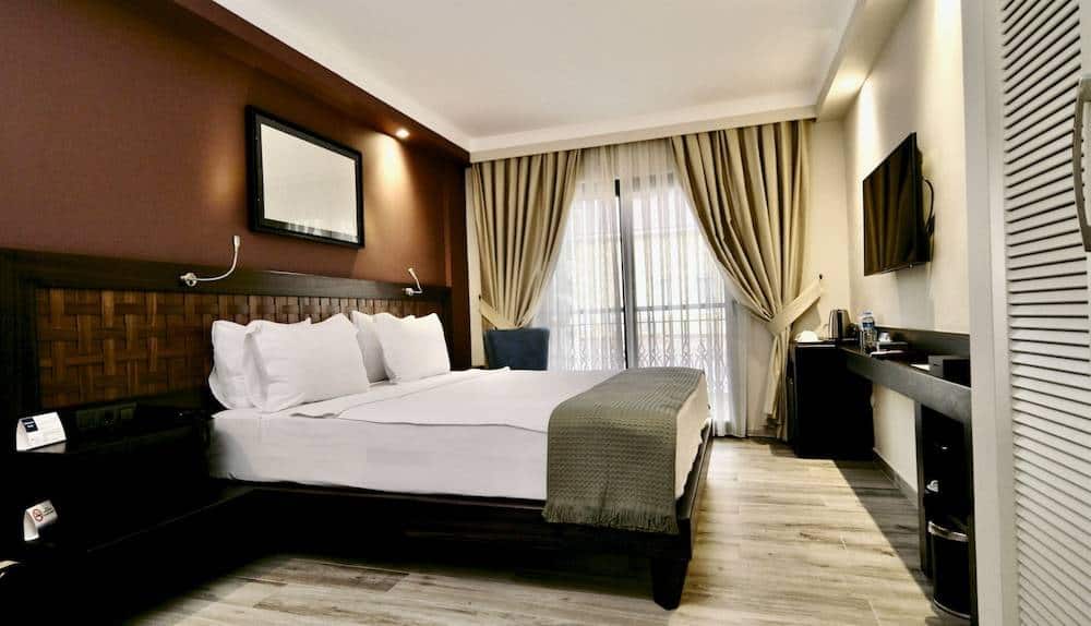 Room, City View