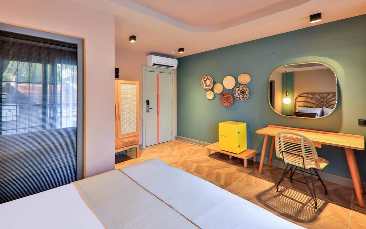 Zimmer mit Balkon