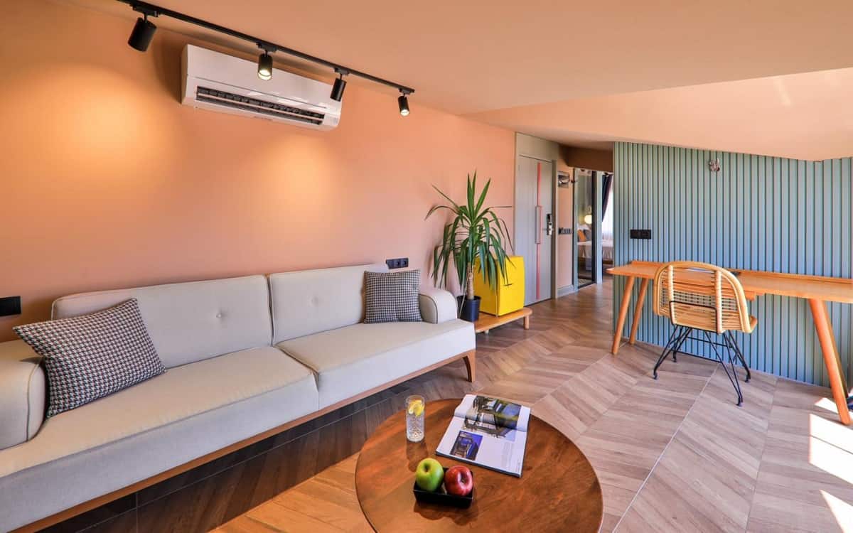Zimmer mit Balkon