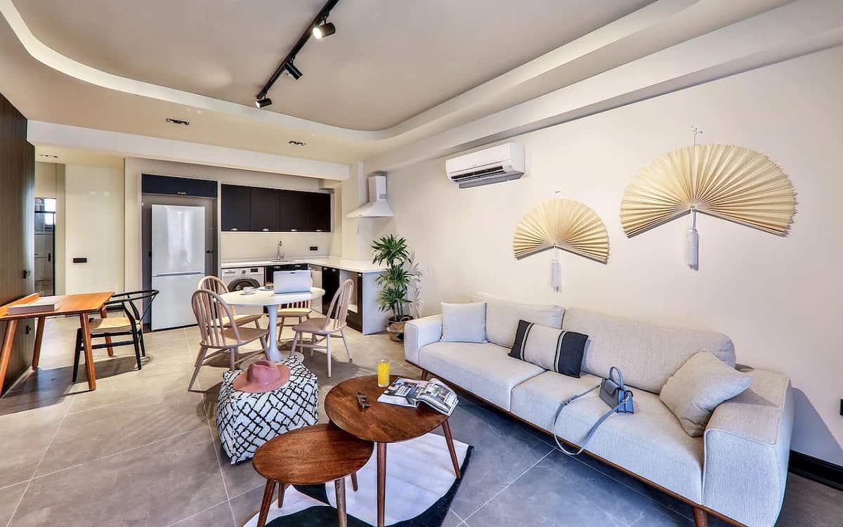 Zimmer mit Balkon