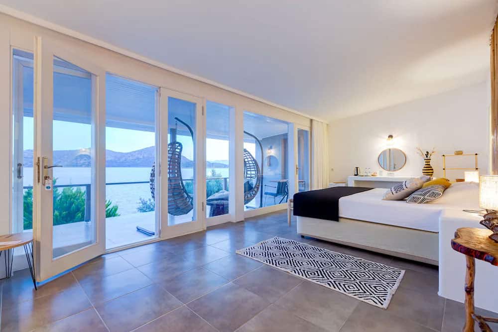 Zimmer mit eigenem Steg und Balkon
