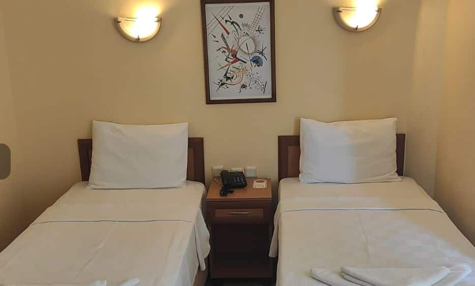 Zimmer, Landblick (Zimmer mit 2 Einzelbetten und 1 Doppelbett)