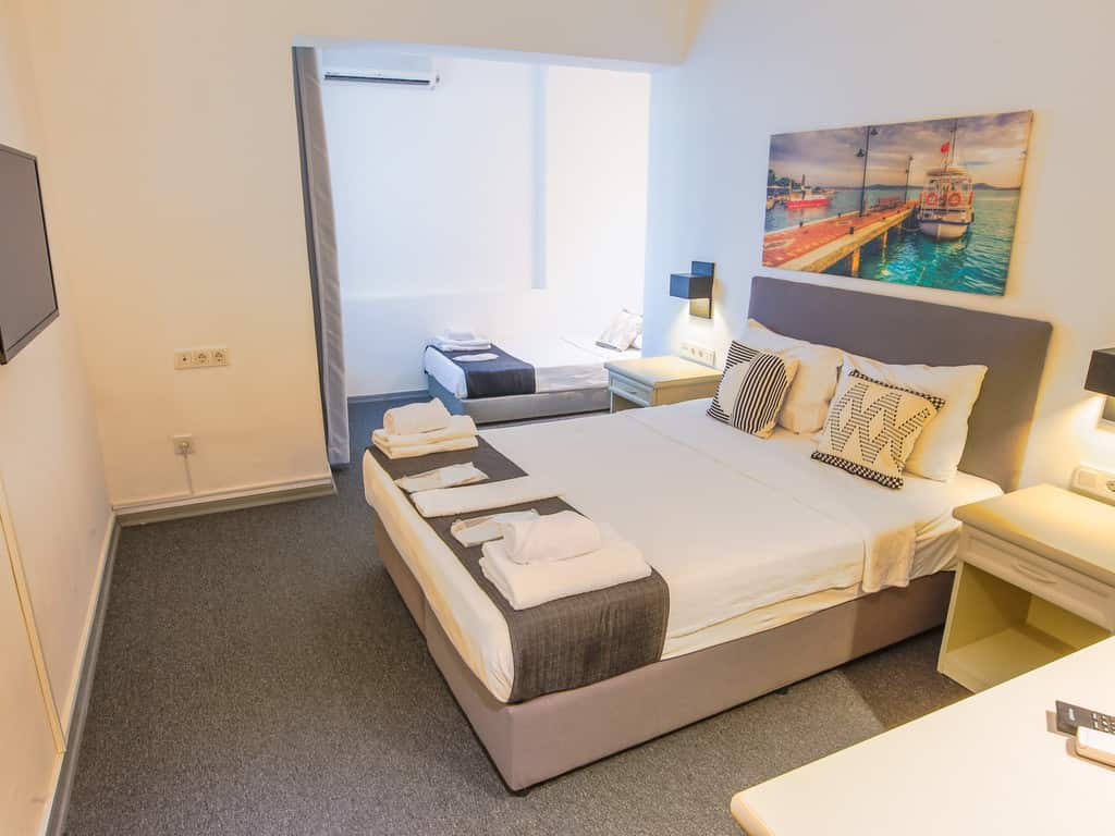 Zimmer, seitlicher Meerblick