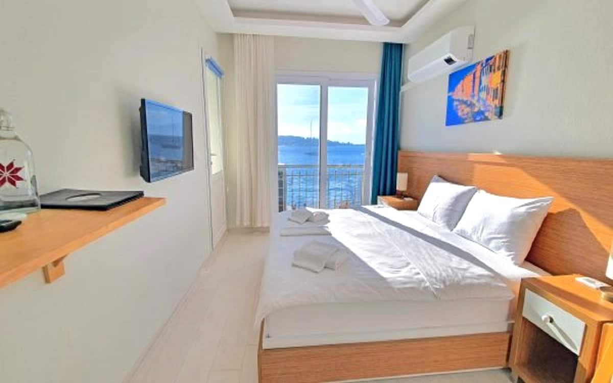 Zimmer mit Balkon
