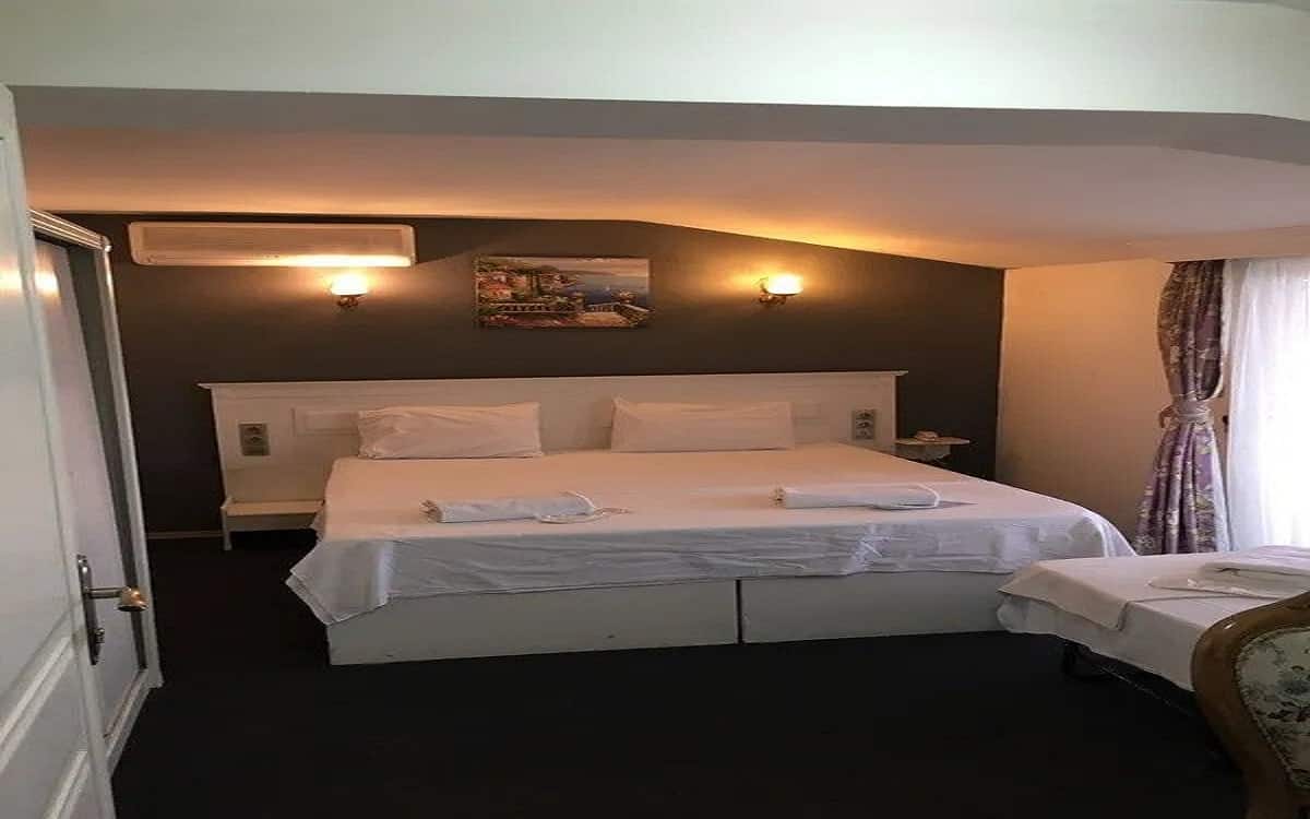 Zimmer mit Balkon