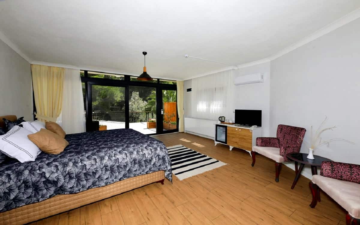 Zimmer mit Balkon
