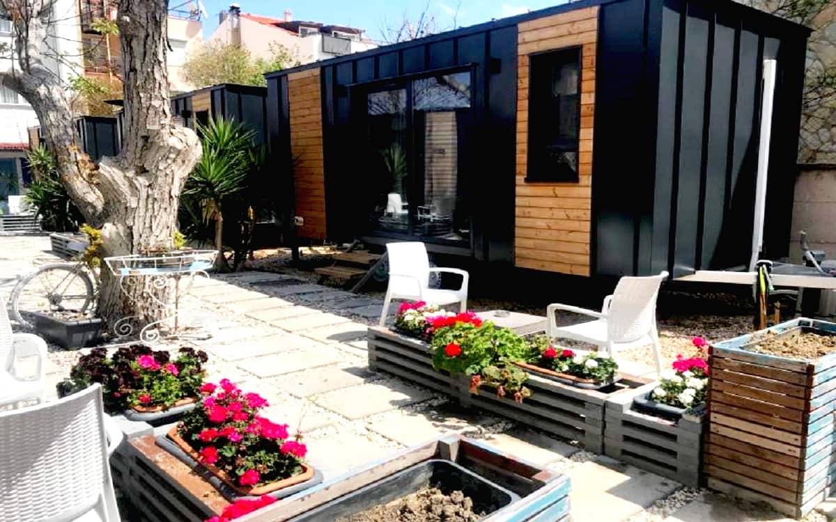 Zimmer mit Balkon, Gartenblick