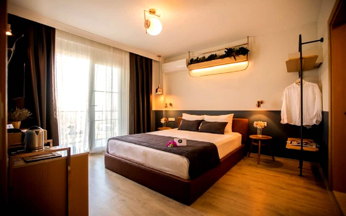 Zimmer mit Balkon