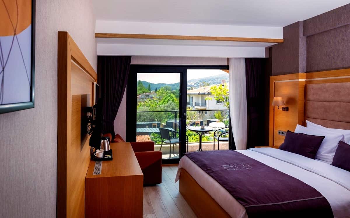 Zimmer, seitlicher Meerblick