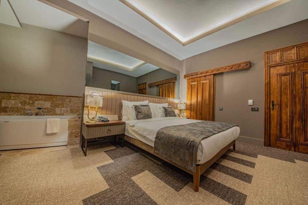 Jacuzzi Deluxe Room