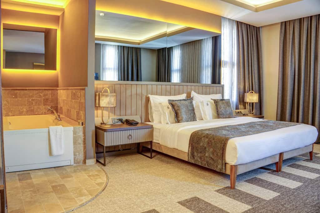 Jacuzzi Suite