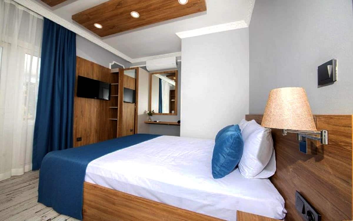 Zimmer mit Balkon