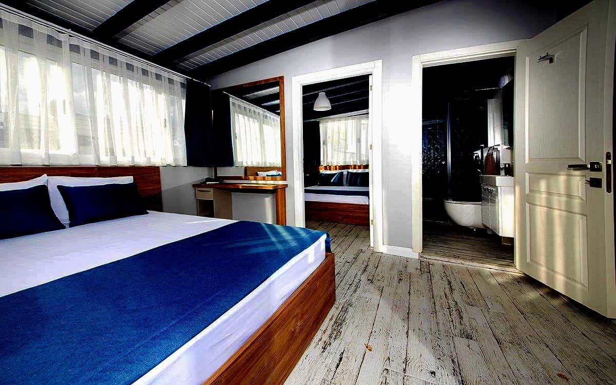 Zimmer, seitlicher Meerblick