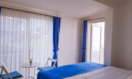 Zimmer mit Balkon