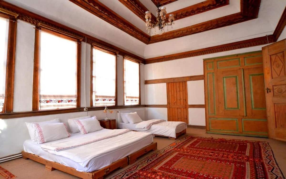 Zimmer mit eigenem Bad, außerhalb des Zimmers