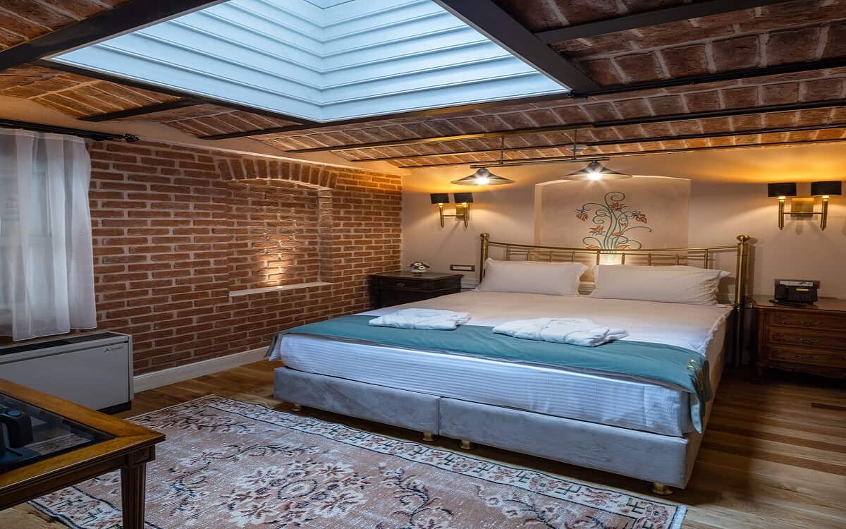 Standard Queen Room