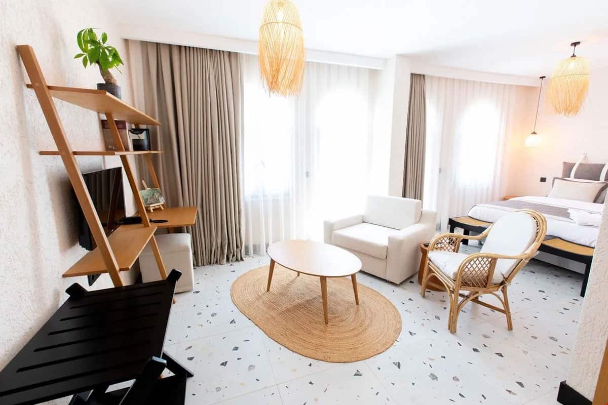 Room, Garden View