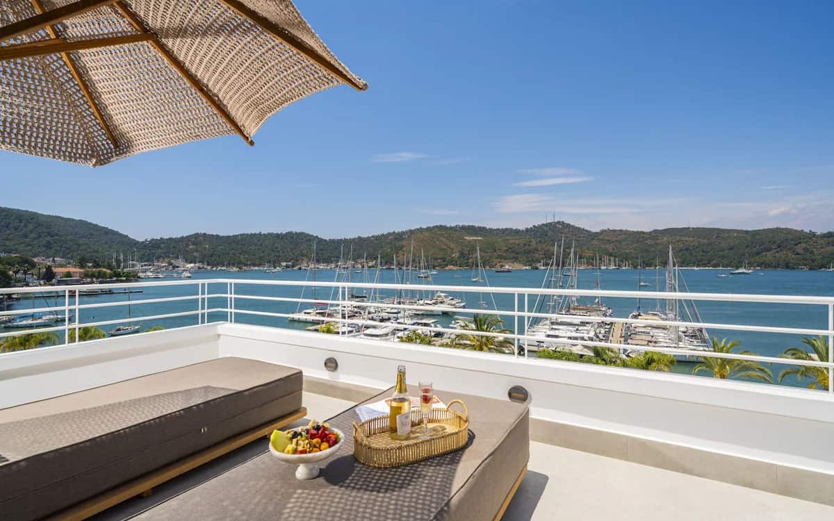 Verbindungszimmer mit Balkon, Gartenblick