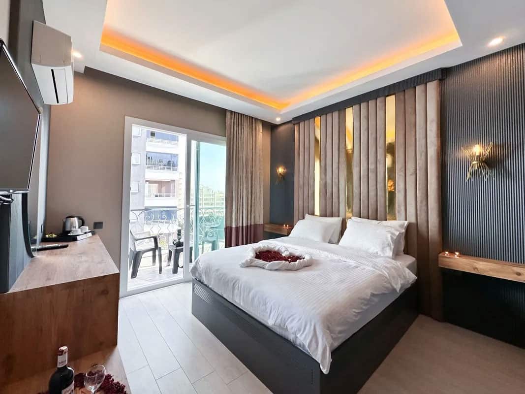DELUXE ROOM