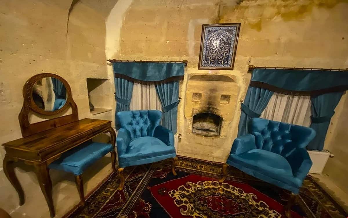 Zimmer mit Kamin