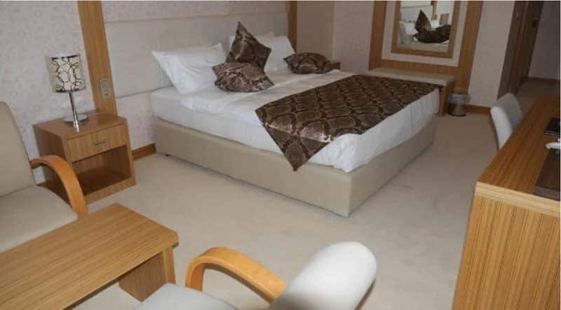 Zimmer mit 2 Einzelbetten und 1 Doppelbett, Seeblick
