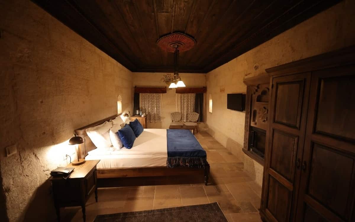 Superior Cave Room