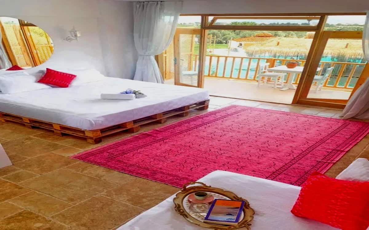 Room, Pool View