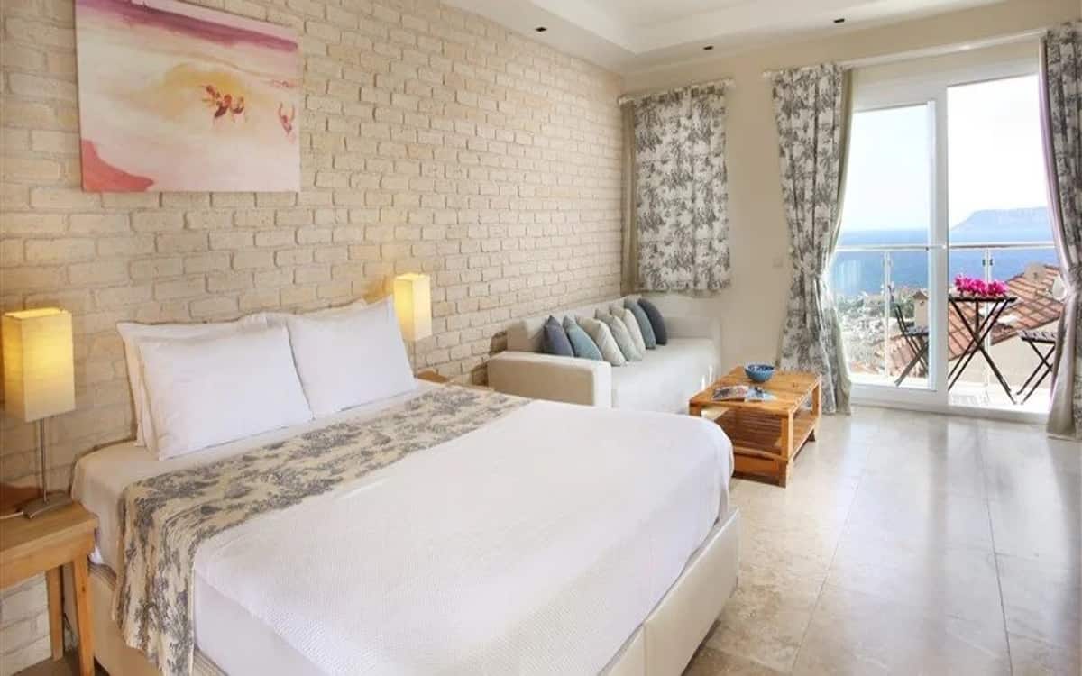 Room, Partial Sea View