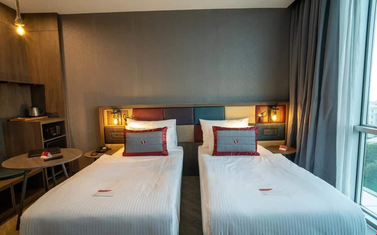 Room, Sea View