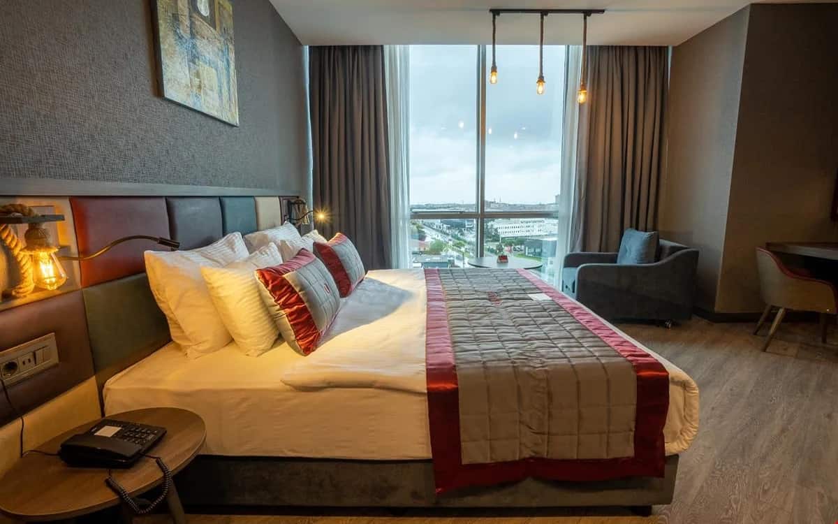 Room, Land View
