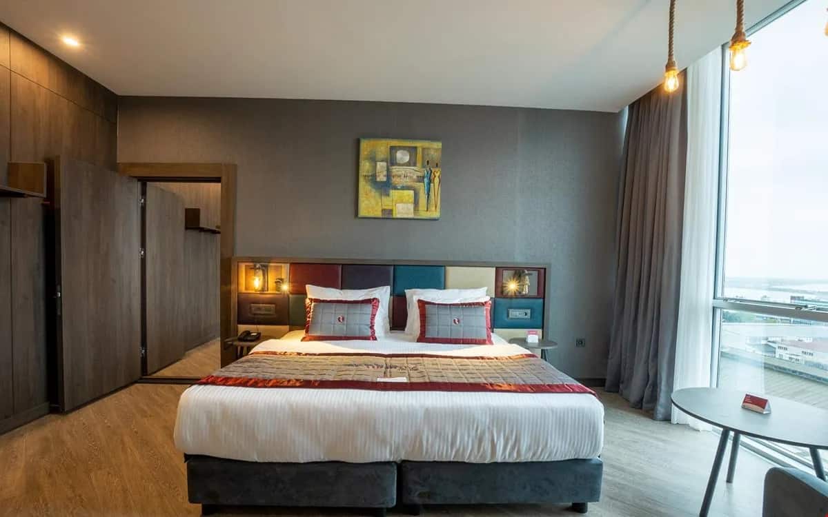 Room, Sea View