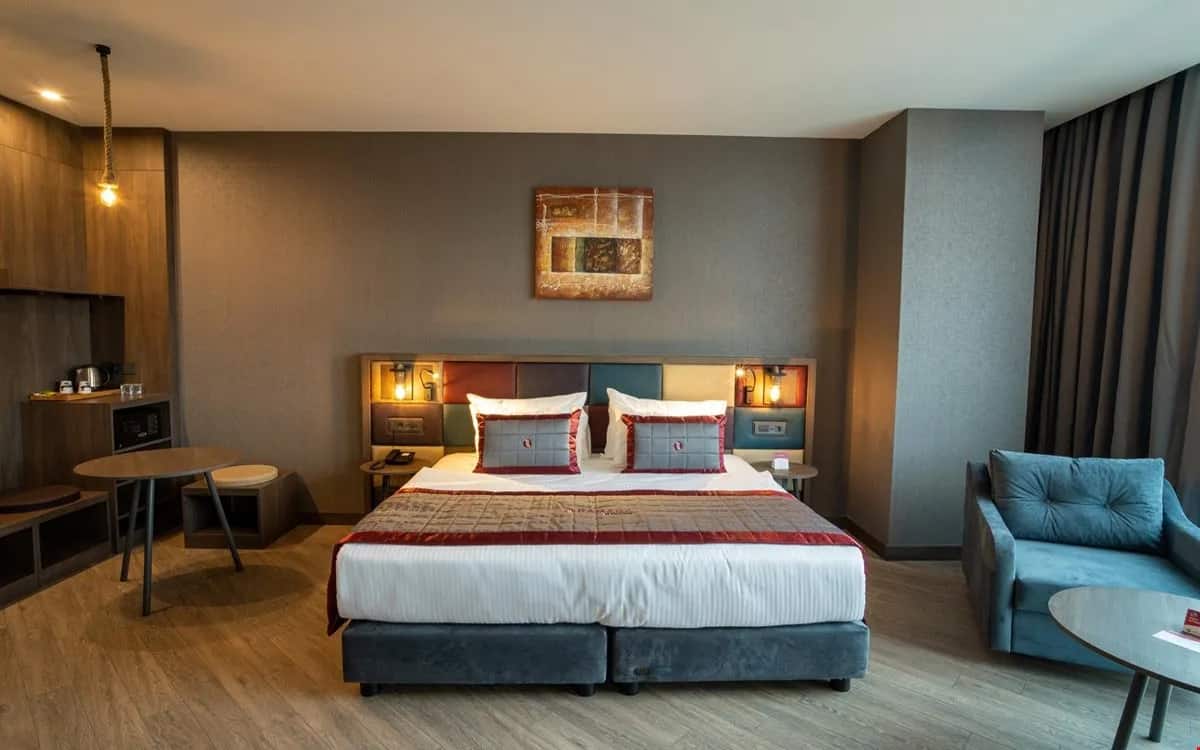 Room, Sea View
