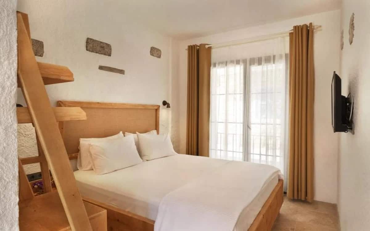 Zimmer mit französischem Balkon