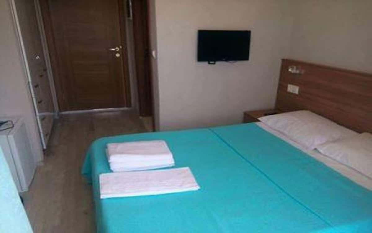 Economy-Bodrum-Dreibettzimmer