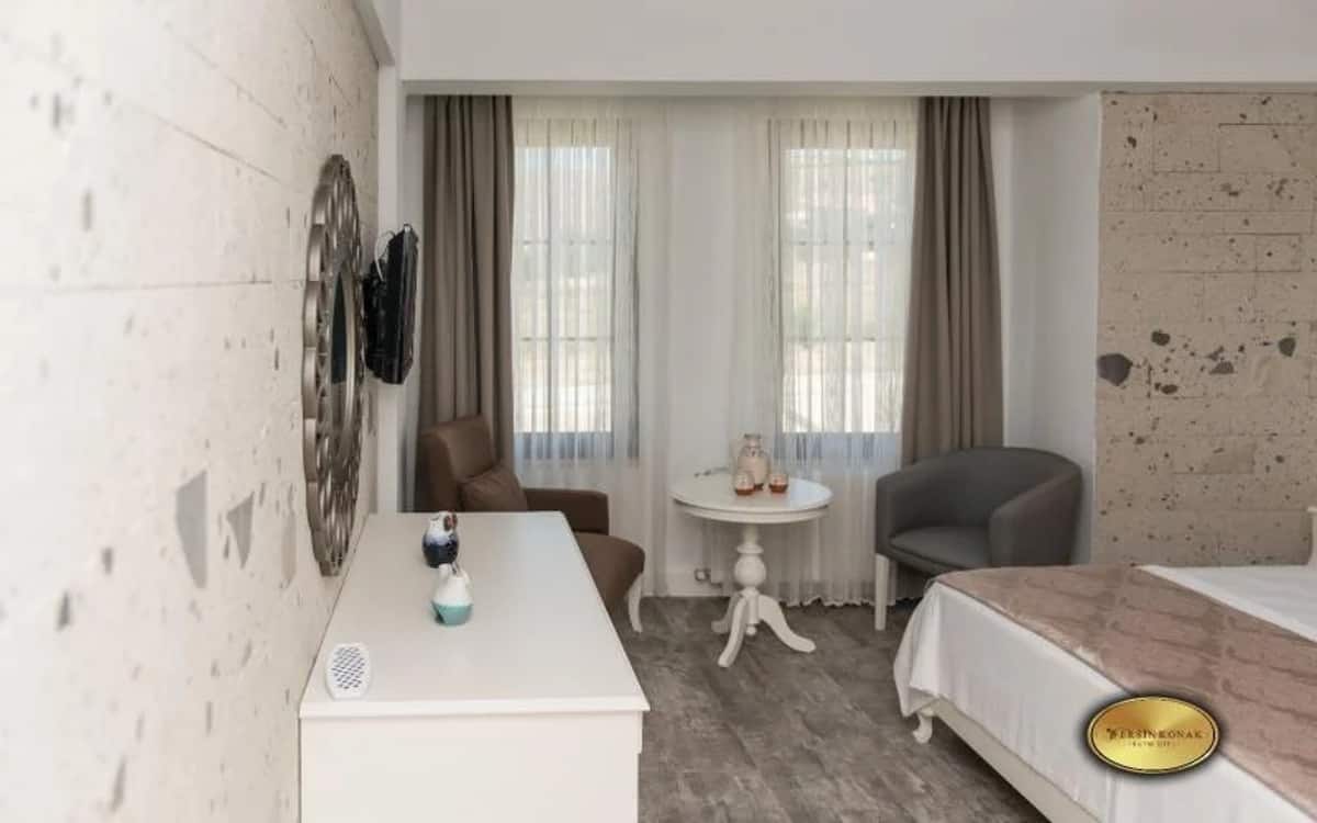 Zimmer mit Balkon