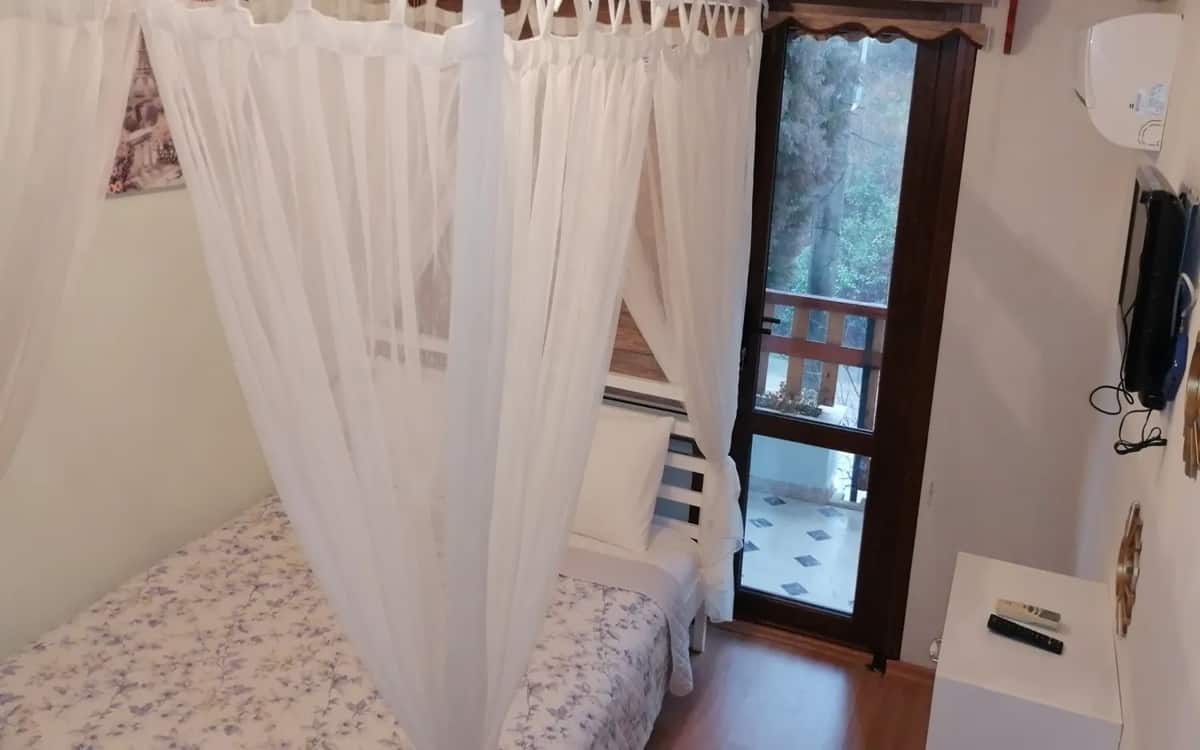 Zimmer mit Balkon, Seeblick