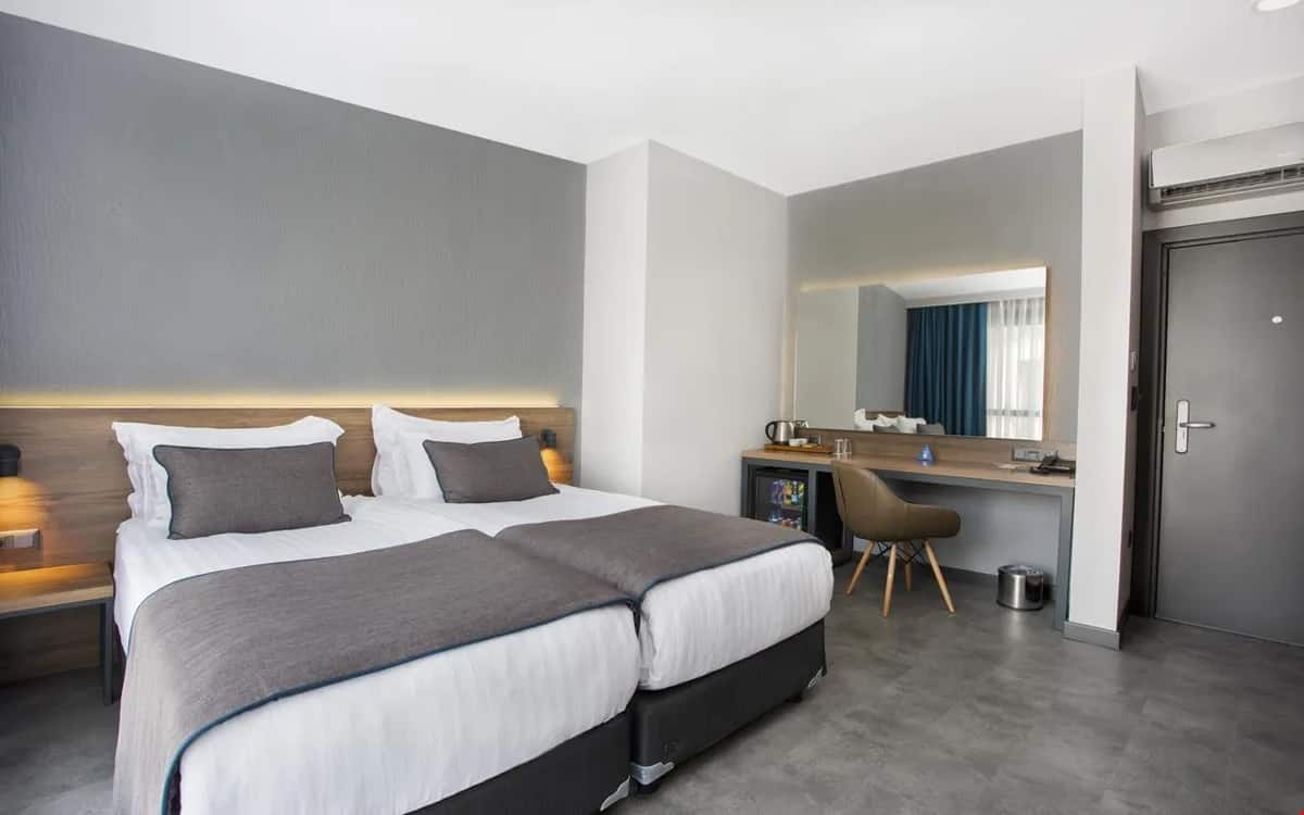 Twin Bed Room