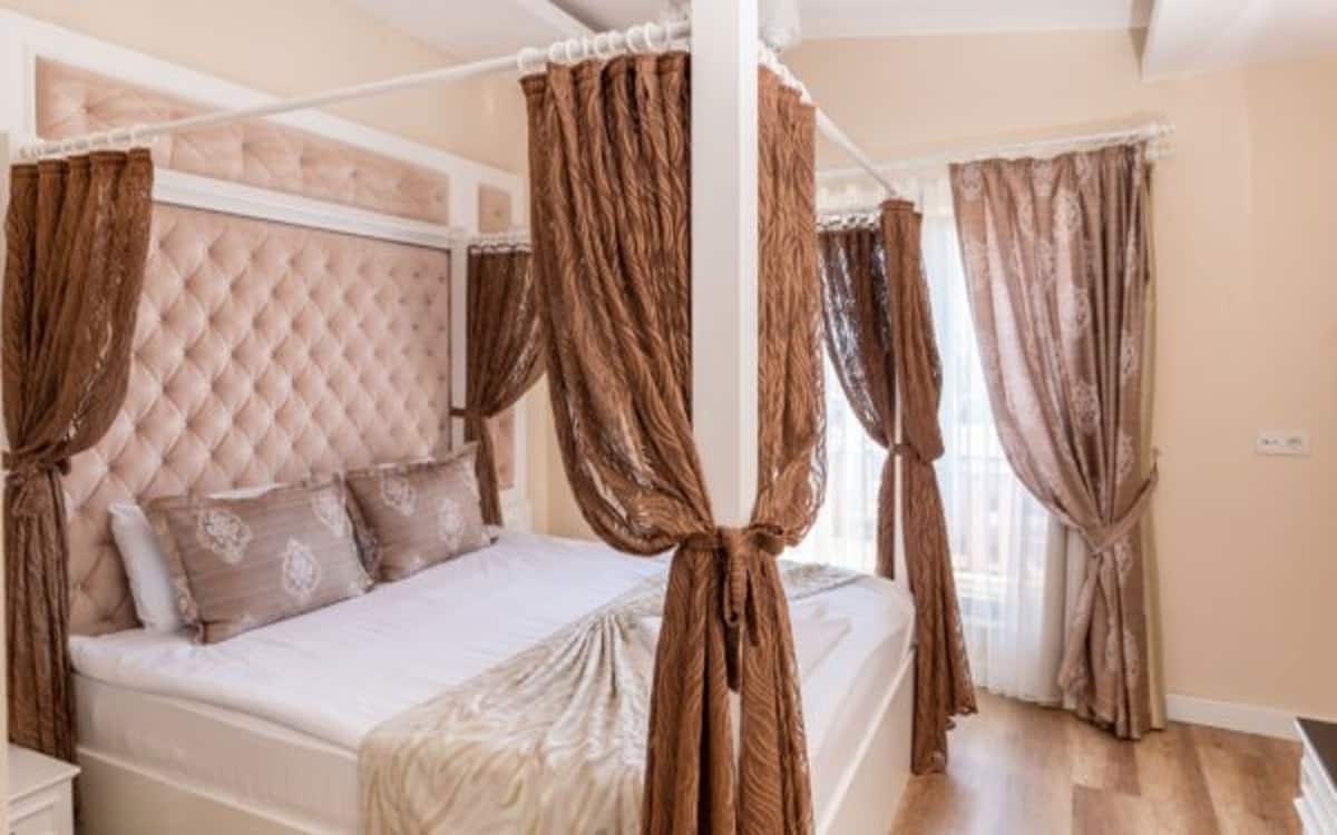 Room, Sea View