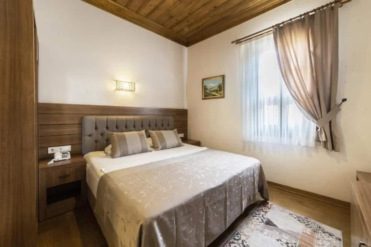 Economy Room
