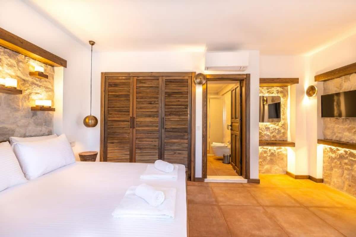 Zimmer mit Balkon, seitlicher Meerblick