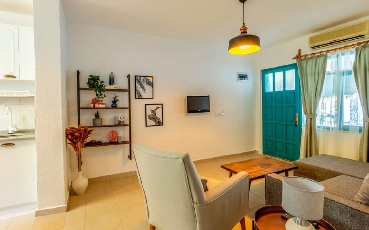 Zimmer mit zwei Bädern und Küche