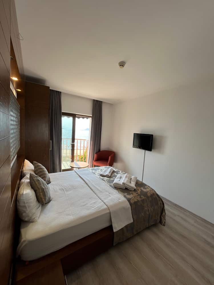 Room, Sea View
