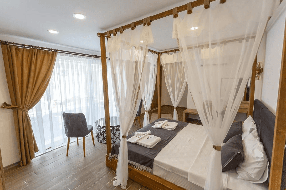 Zimmer mit Poolzugang